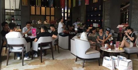 人气爆棚,时尚盛会!奥特莱斯震撼启幕!